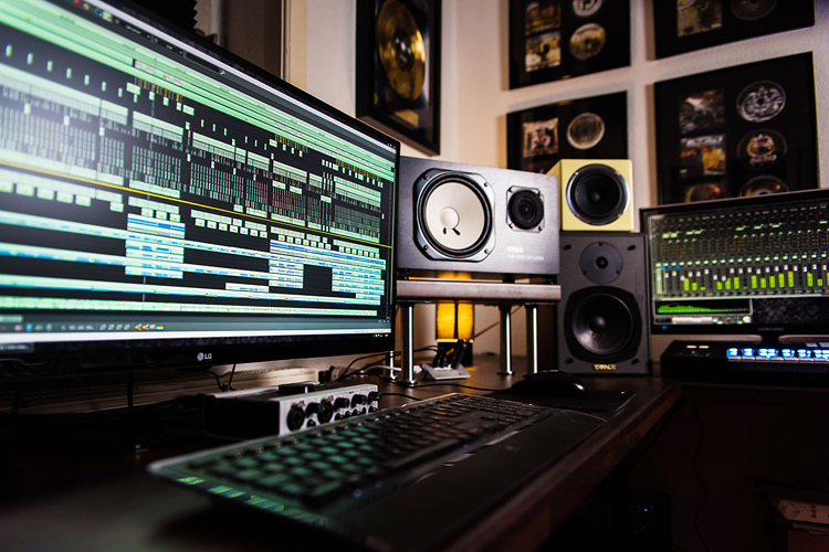 Brisk Fingaz music studio