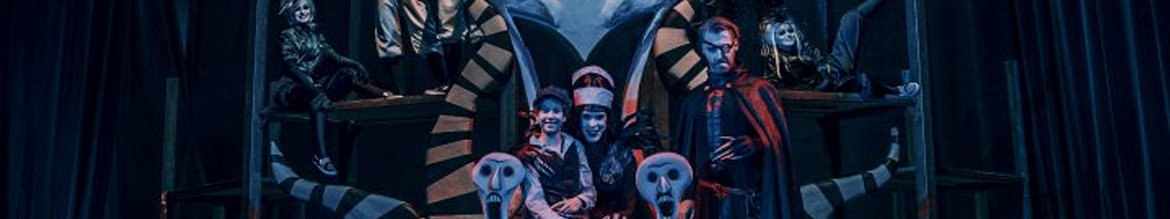 picture of stage from Sascha Laue und Rick Middelkoop in costumes