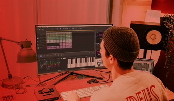 Mastering with MUSIC MAKER Man sitting in front of a desktop screen with Music Maker interface