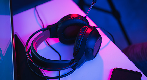 Equipment for audio dubbing – headphones Equipment for audio dubbing – headphones