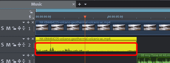 Waveform display for audio track Add music to video: Cut audio track